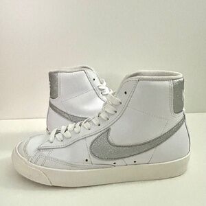 Nike Woman’s Shoes Blazer Mid ‘77 White Metallic Silver